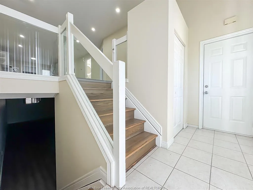 3 bed, $2,495 — Photo 2