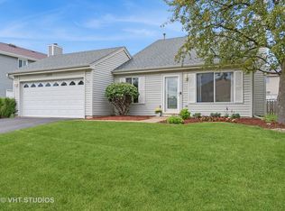 1202 Woodland Heights Blvd, Streamwood, IL