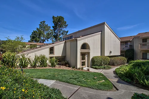 300 Glenwood Cir Photo 1