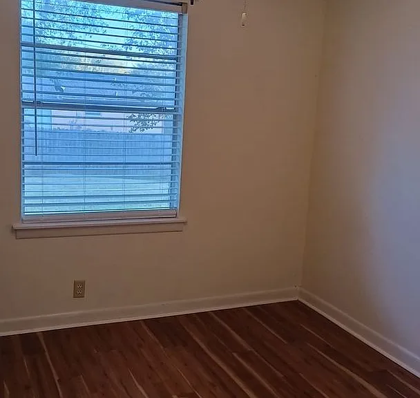 1402 Hillcrest Dr — Photo 7