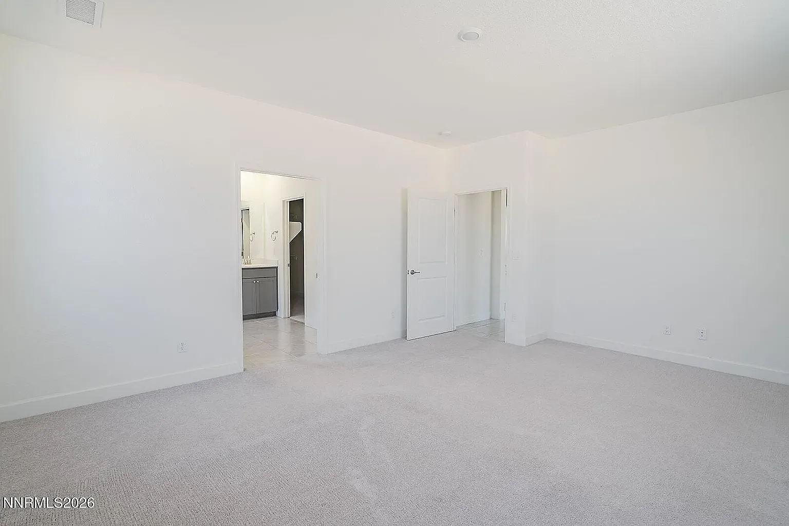 4 bed, 2306 sqft, $3,100 — Photo 3