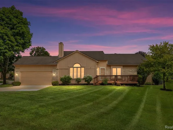 35144 Knollwood Ln, Farmington, MI 48335