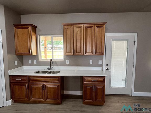 4th image of 2310 S Union Ave