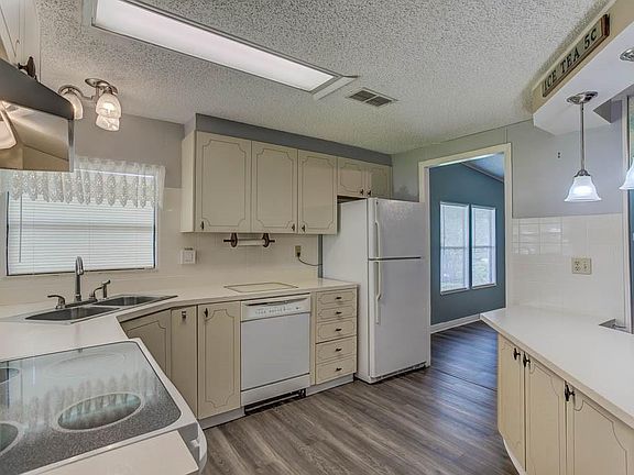 4th image of 1684 Nassau Cir