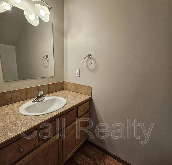 2420 E Joseph Ave — Photo 7