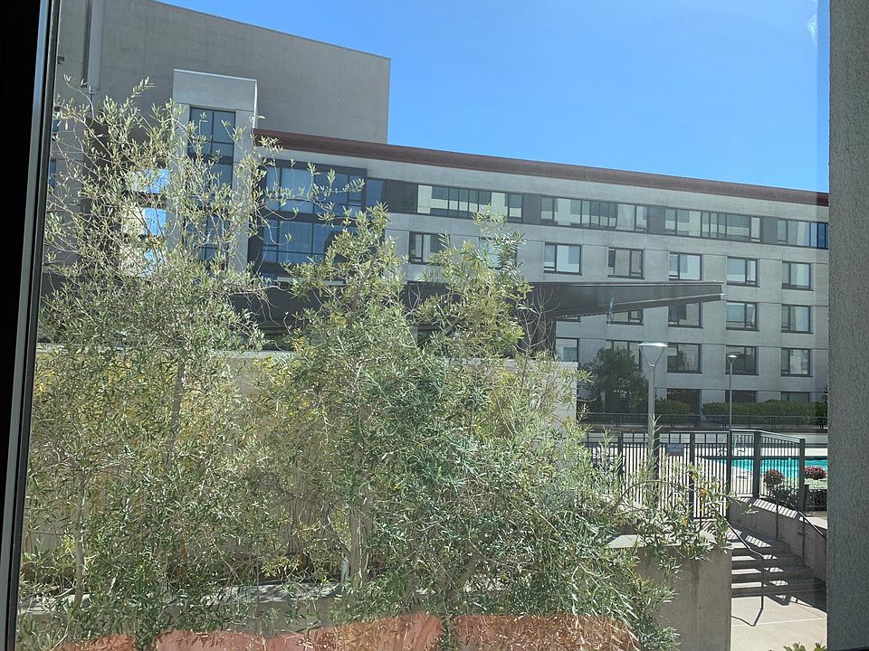 1st image of 250 King St Unit 522