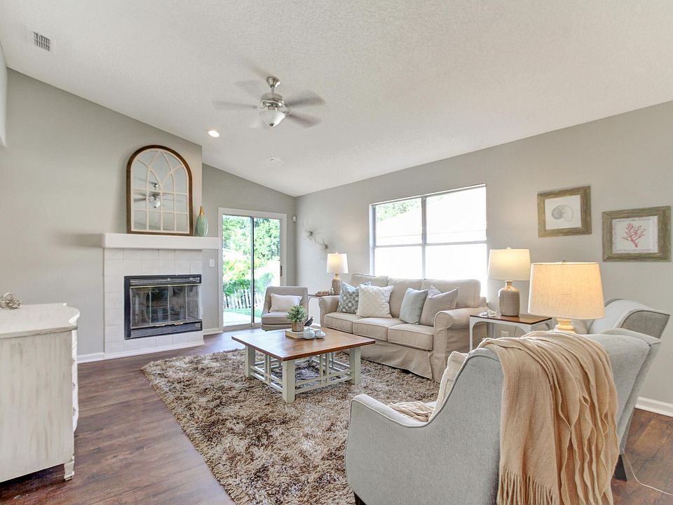 1st image of 907 Majestic Cypress Dr N