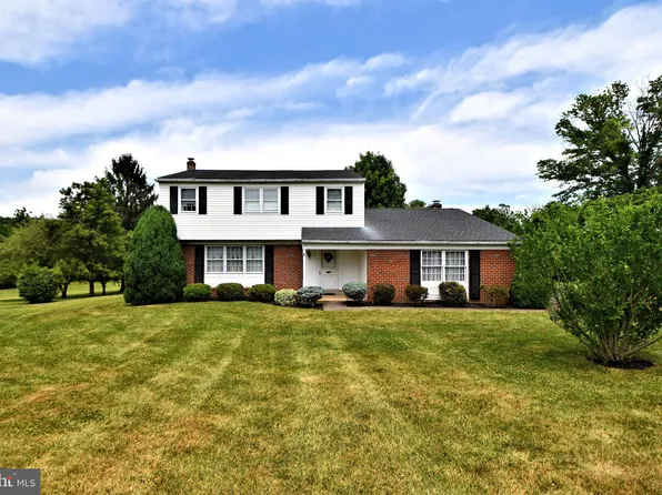 10 Meadow Dr, Perkasie, PA 18944