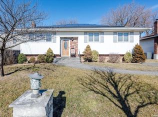392 W Cortland Ave, Oceanside, NY 11572