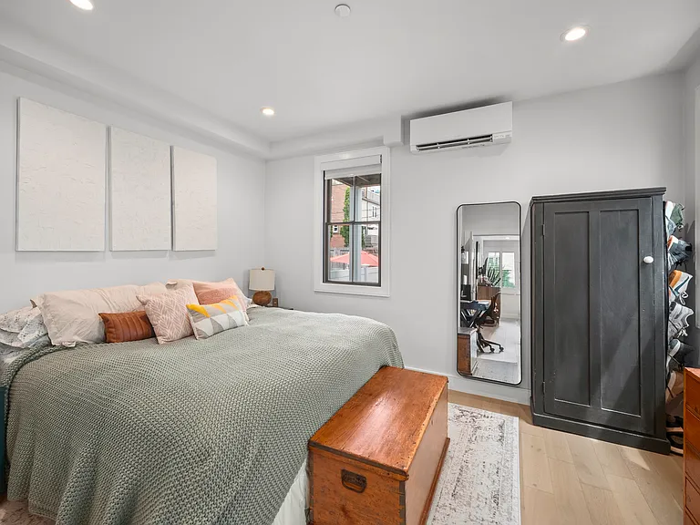 708 E 6th St #2 — Photo 15