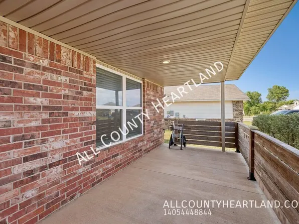 933 S Blackjack Ln, Mustang, OK 73064