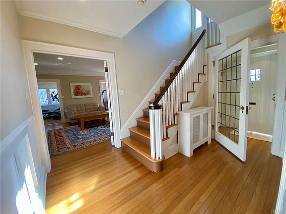 3rd image of 102 Edgewood Ave