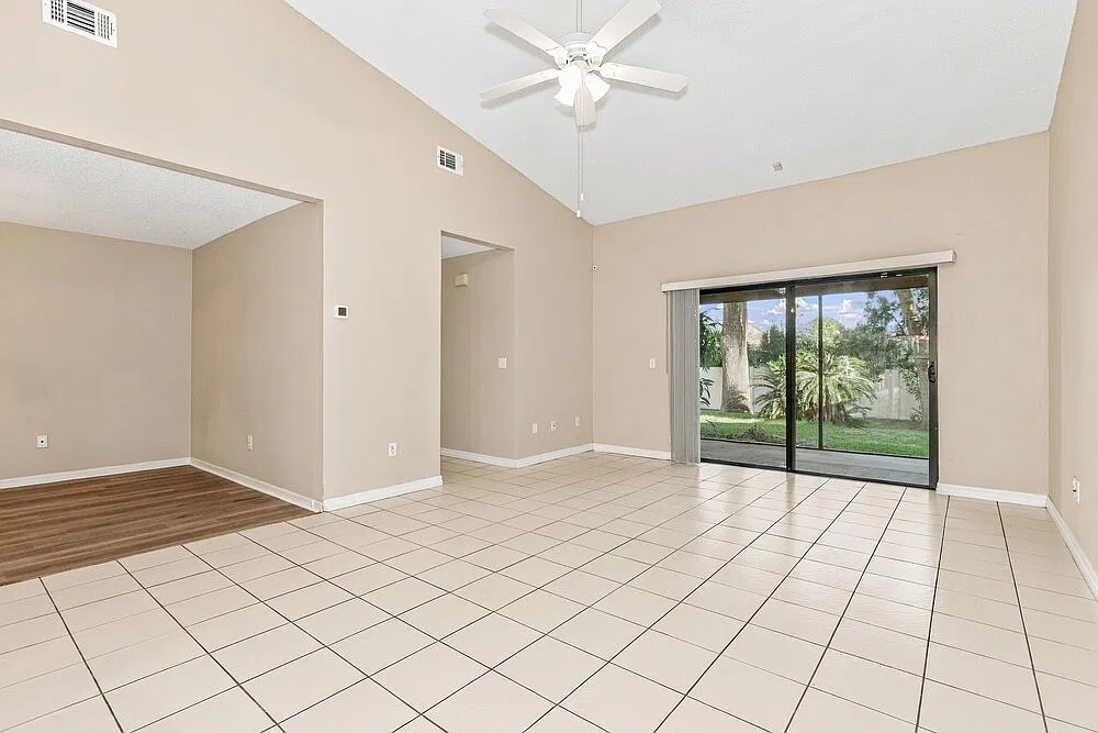 3 bed, 2.0 bath, 1348 sqft, $2,140 — Photo 4