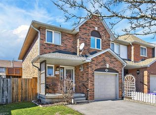 32 Perthshire Ct, Hamilton, ON L9B 2H1