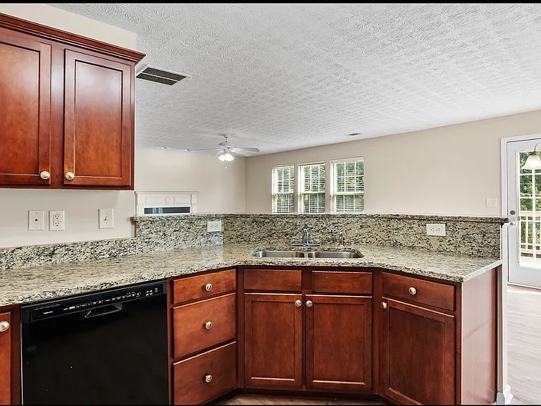 317 Franklin St — Photo 19