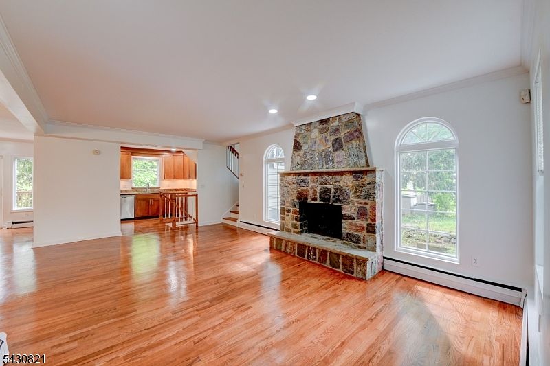 1st image of 10 Toye St