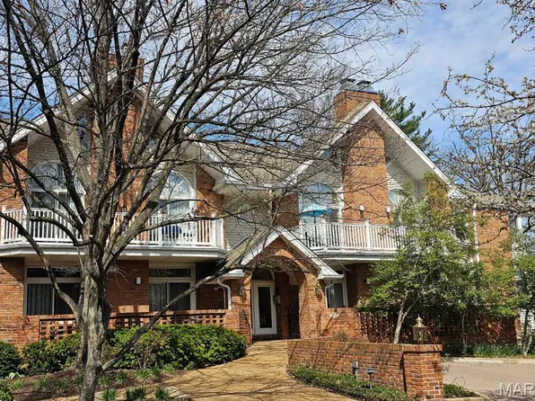 28 Country Club Ter, Saint Louis, MO 63122