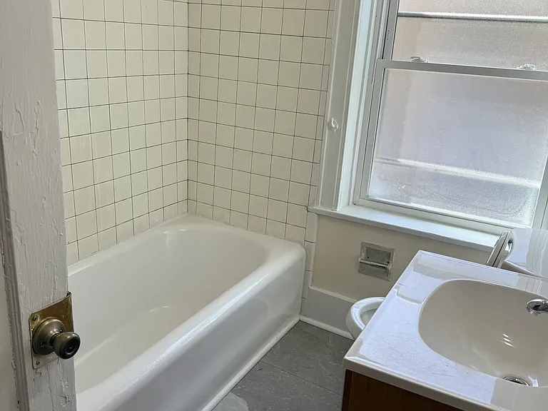 1310 Glendale Ave — Photo 11