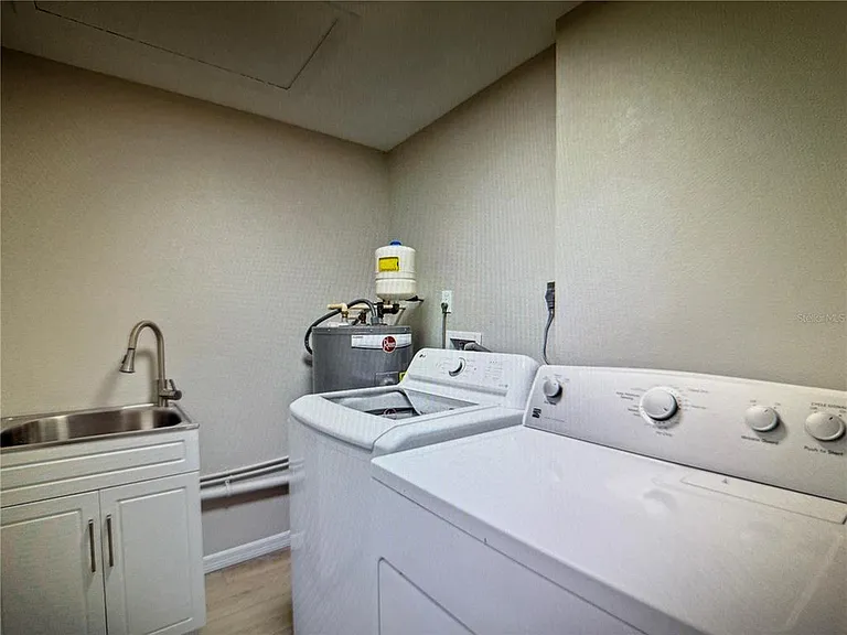 3032 Golden Rain Dr — Photo 16