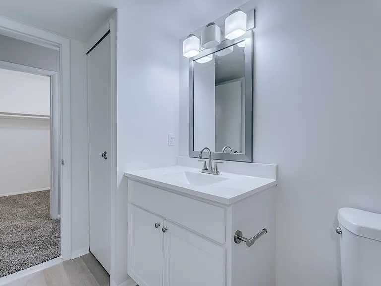 South Grove Apartments — Photo 13