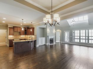 181 Village Cir, Lebanon, TN 37087