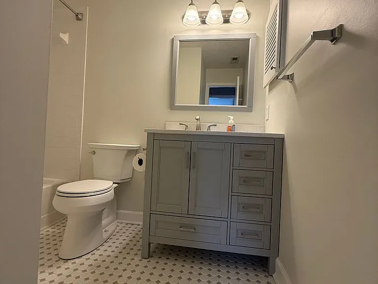 301 Queens Cres — Photo 8