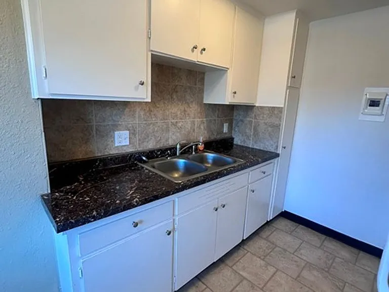 2544 Union St — Photo 58