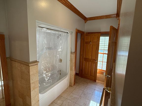 4th image of 222 Crescent Lake Dr APT D