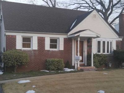 174 Warwick Rd, Elmont, NY, 11003