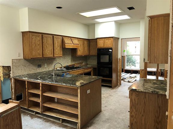 4th image of 5326 Shady Maple Dr