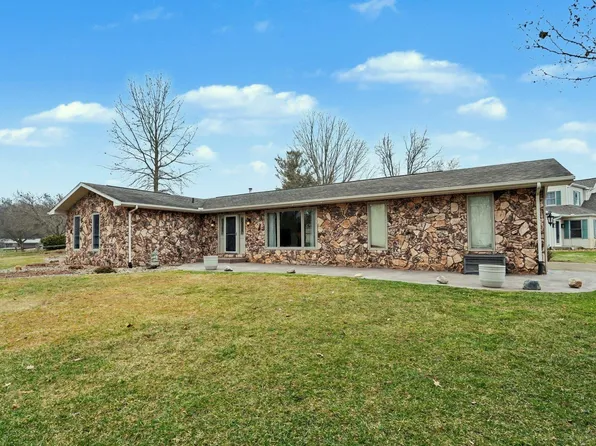 55633 Blue Jay Dr, South Bend, IN 46619