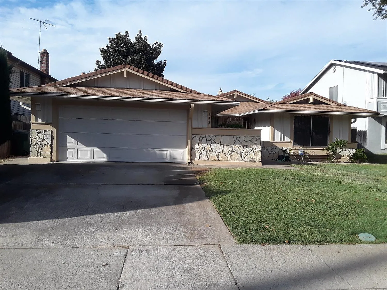 3228 Saturn Dr photo 1