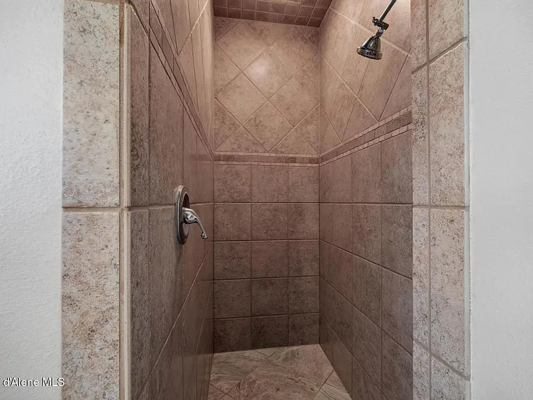37371 E Hayden Lake Rd — Photo 25