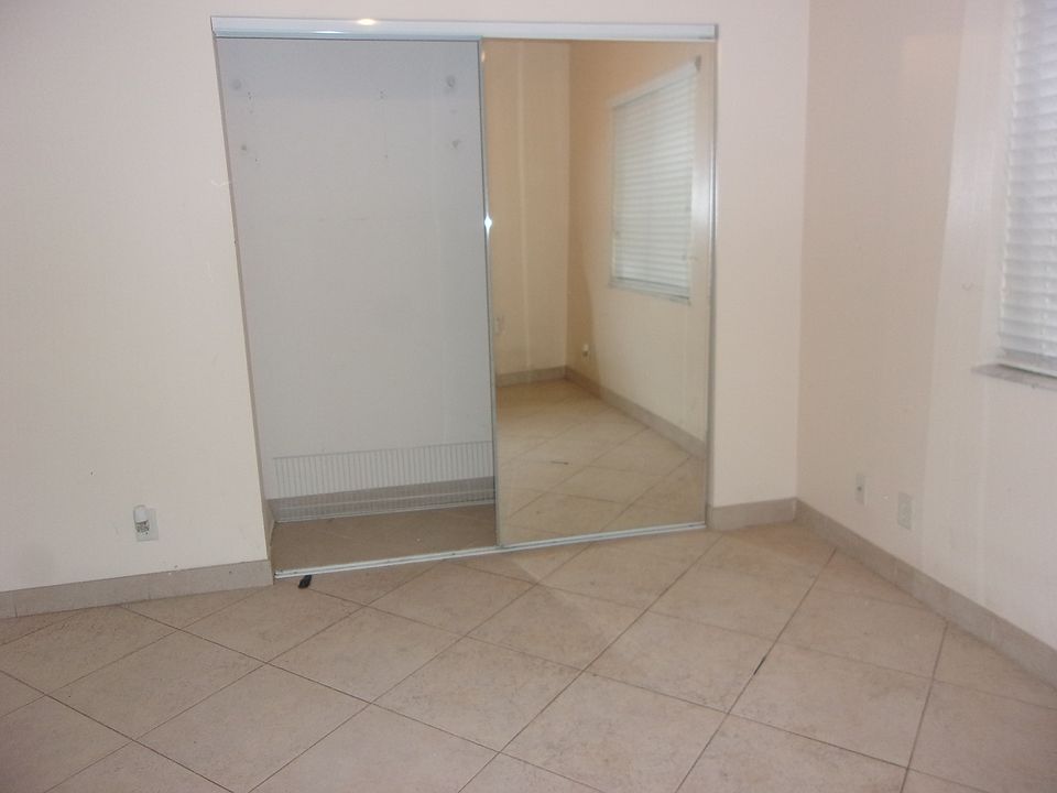 1st image of 4407 SW 38th Ter