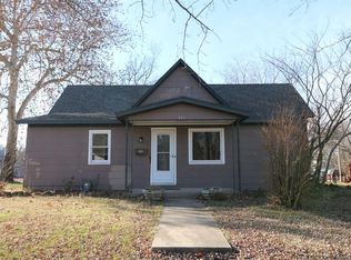 403 N State St, Caney, KS 67333