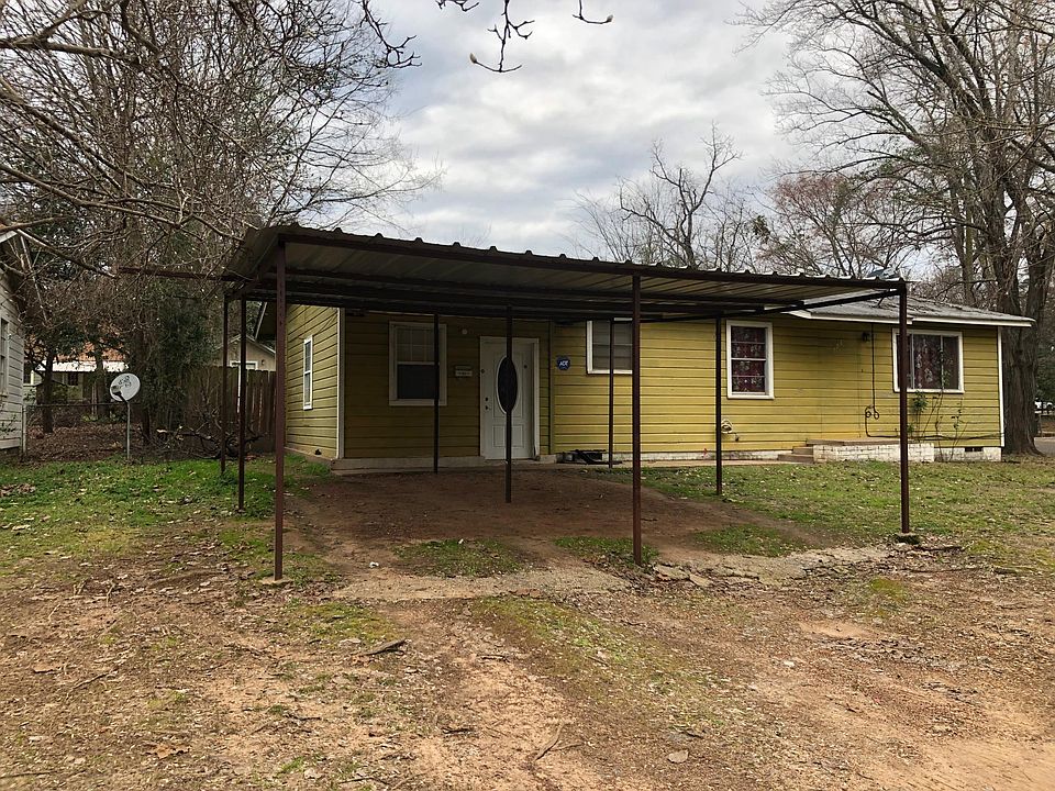 Front of home with carport