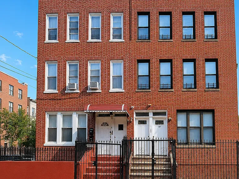 645 Vermont St #2R — Photo 11