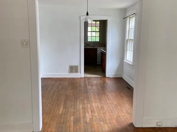 24 E Maple St #2, Alexandria, VA 22301