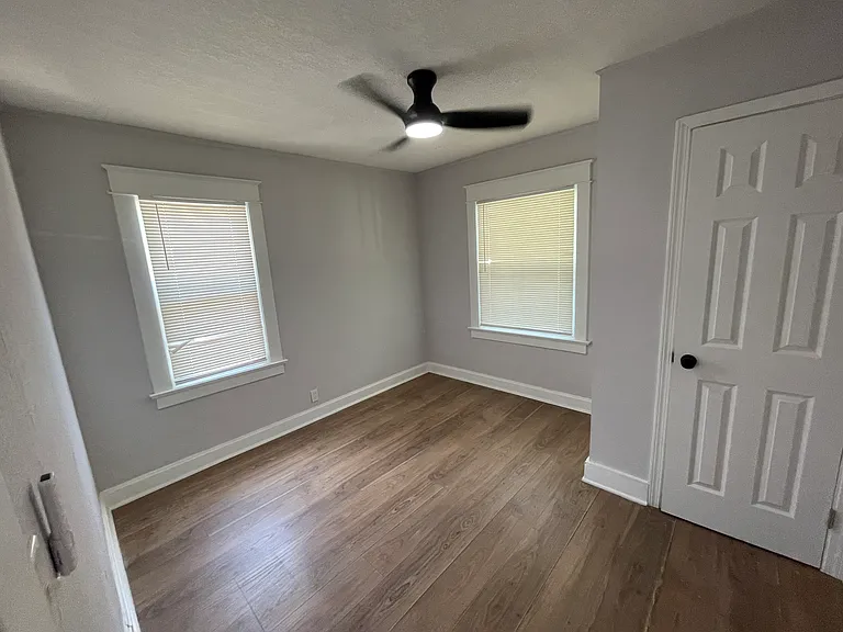1308 S Northern Blvd — Photo 21