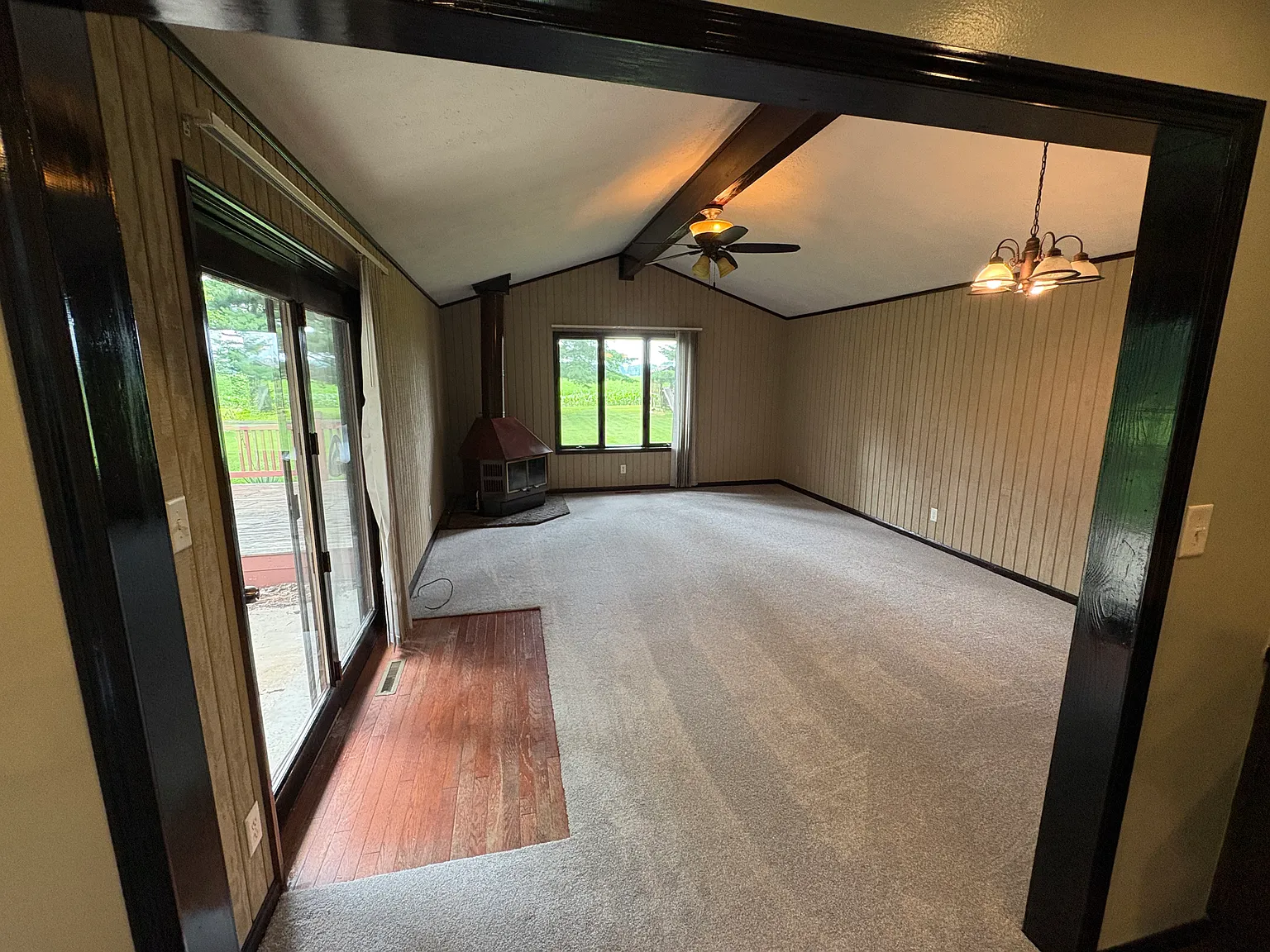 3 bed, 1.5 bath, 1360 sqft, $2,100 — Photo 2
