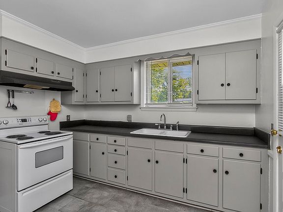 5th image of 218 Cumberland Cir #1