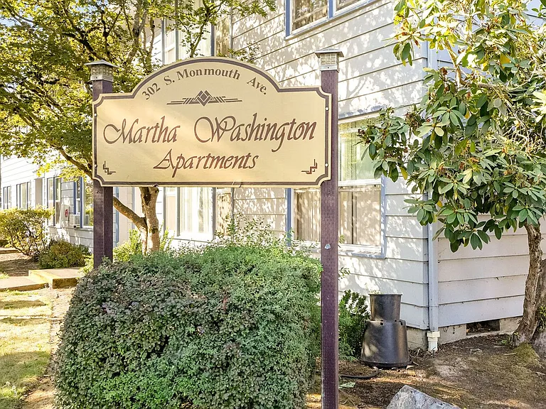 232a-Martha Washington Apartments — Photo 25