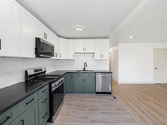 2nd image of 121 Williamsburg Rd