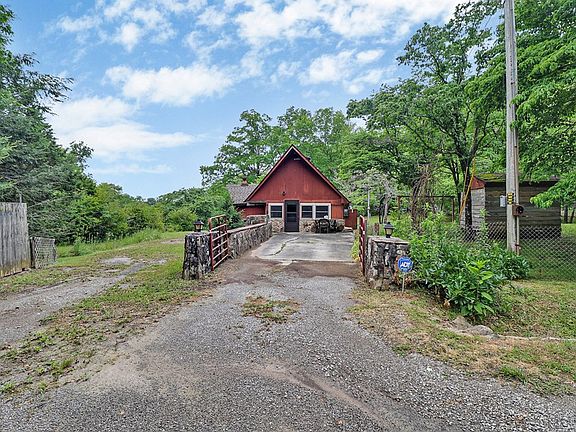 3rd image of 89 Crockett Cir
