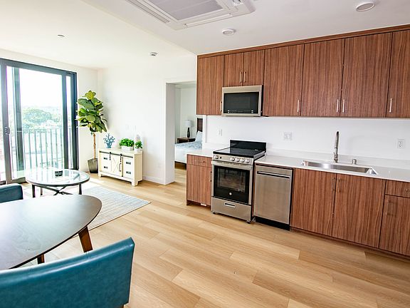 4th image of 2853 West Blvd #504