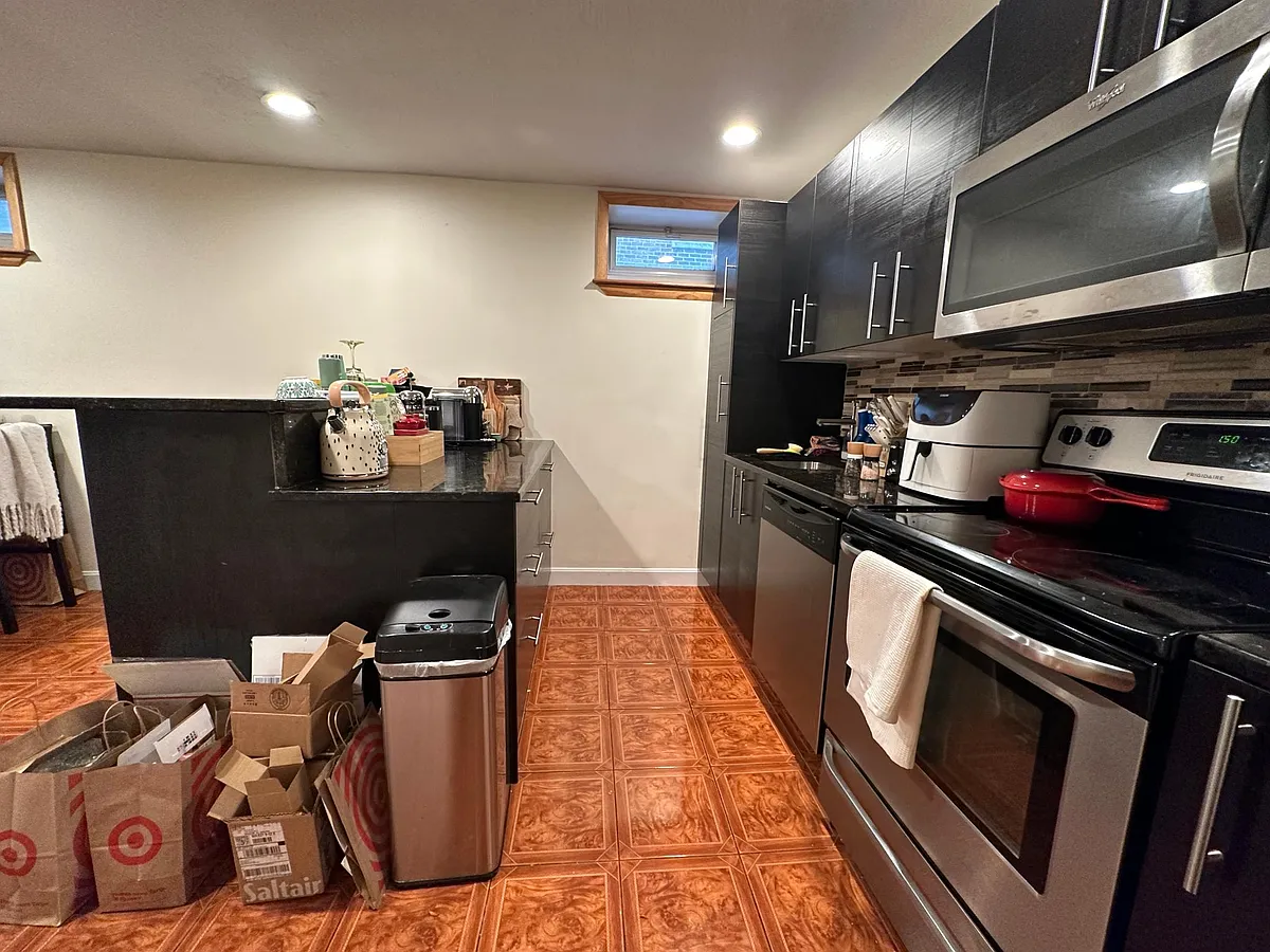 Building Photo - 73 Thatcher St #1