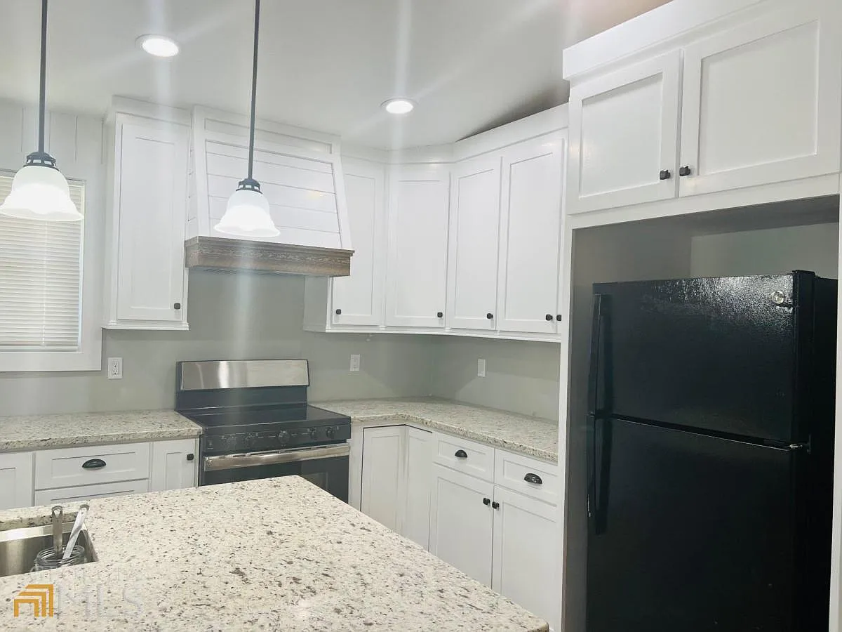 4 bed, 3.0 bath, 2246 sqft, $2,650 — Photo 1