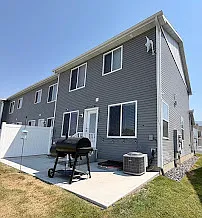 5 beds 3.5 baths Townhouse — Photo 3