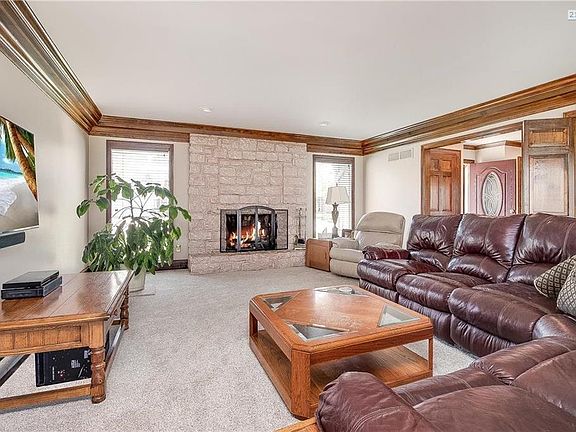 2nd image of 3912 NE Woodridge Dr