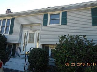 21 Glen Meadows Ct, Warwick, RI 02889